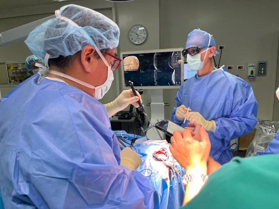 Image do post Iniciativa médica colaborativa amplia tratamento cirúrgico para epilepsia resistente a medicamentos no Chile