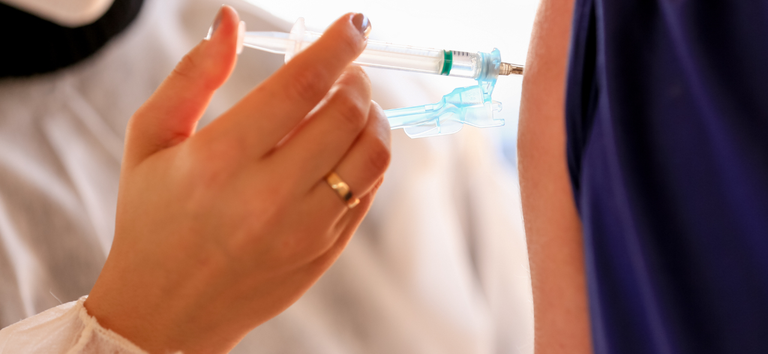 Image do post Brasil reforça vacinação contra sarampo para viajantes diante de surtos internacionais