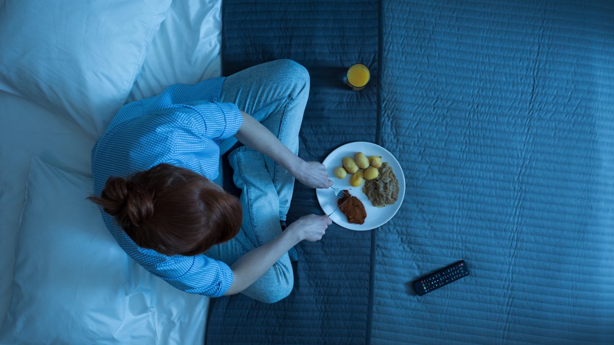 Image do post Comer tarde da noite pode afetar seu metabolismo mais do que você imagina